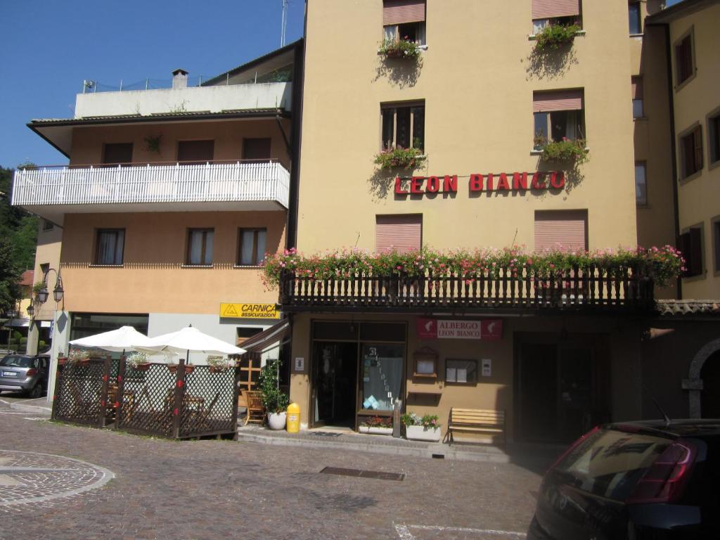 Albergo Leon Bianco Moggio Udinese Zewnętrze zdjęcie