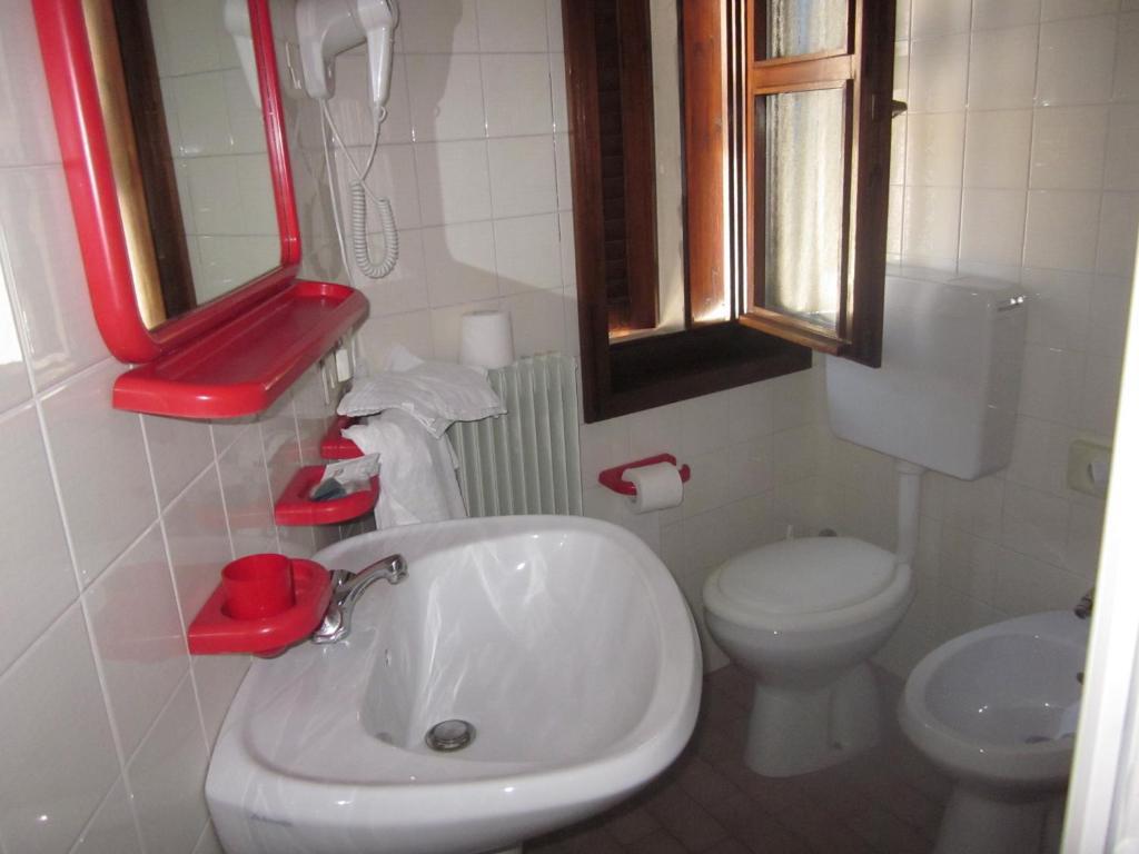 Albergo Leon Bianco Moggio Udinese Pokój zdjęcie