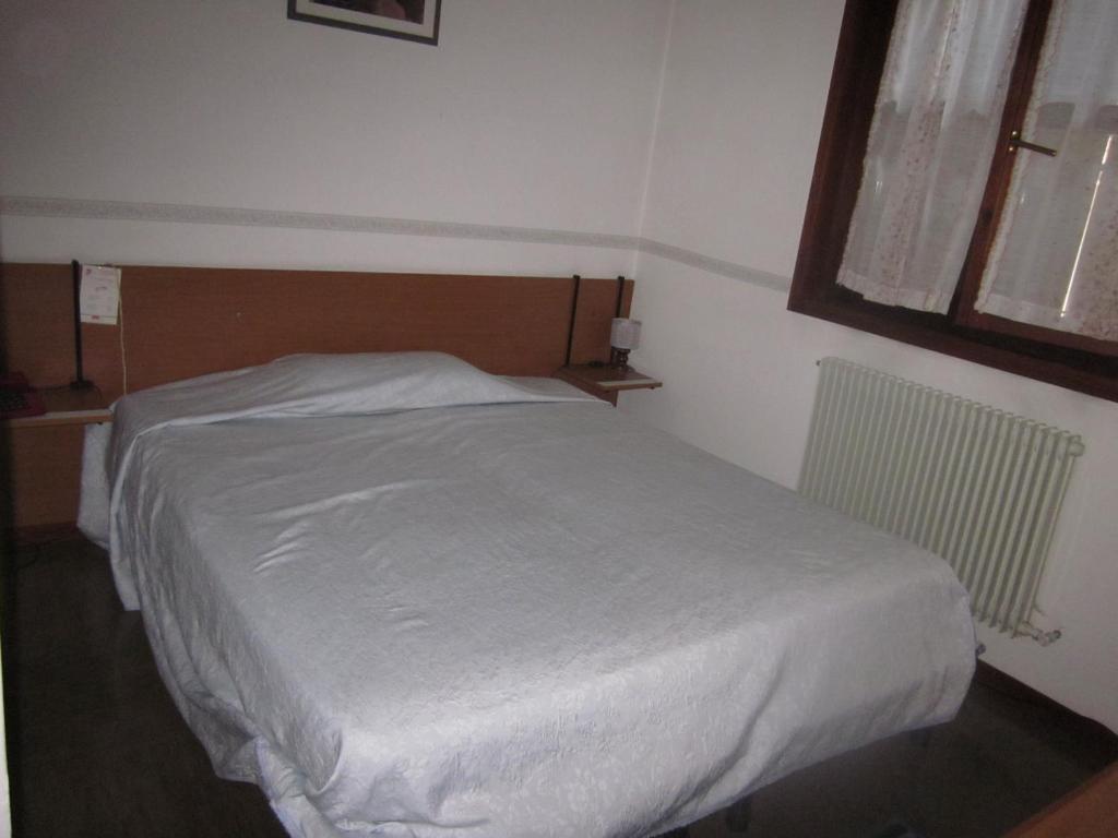 Albergo Leon Bianco Moggio Udinese Pokój zdjęcie