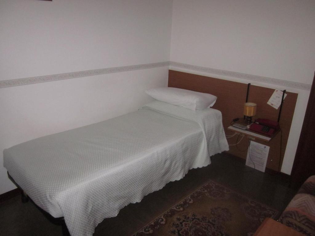 Albergo Leon Bianco Moggio Udinese Pokój zdjęcie