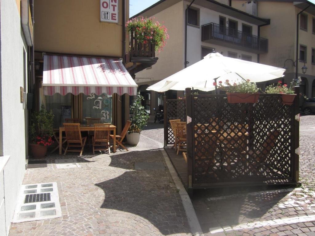Albergo Leon Bianco Moggio Udinese Zewnętrze zdjęcie