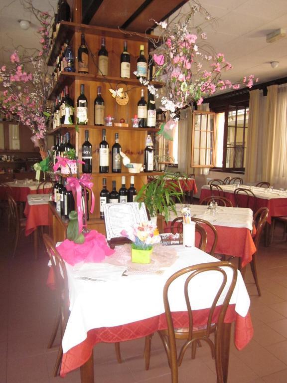 Albergo Leon Bianco Moggio Udinese Zewnętrze zdjęcie