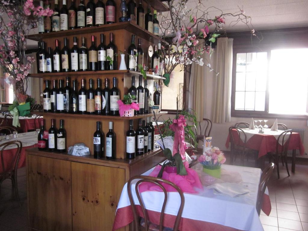 Albergo Leon Bianco Moggio Udinese Zewnętrze zdjęcie